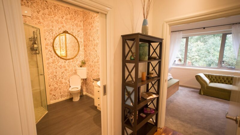 279 hall bathroom bedroom